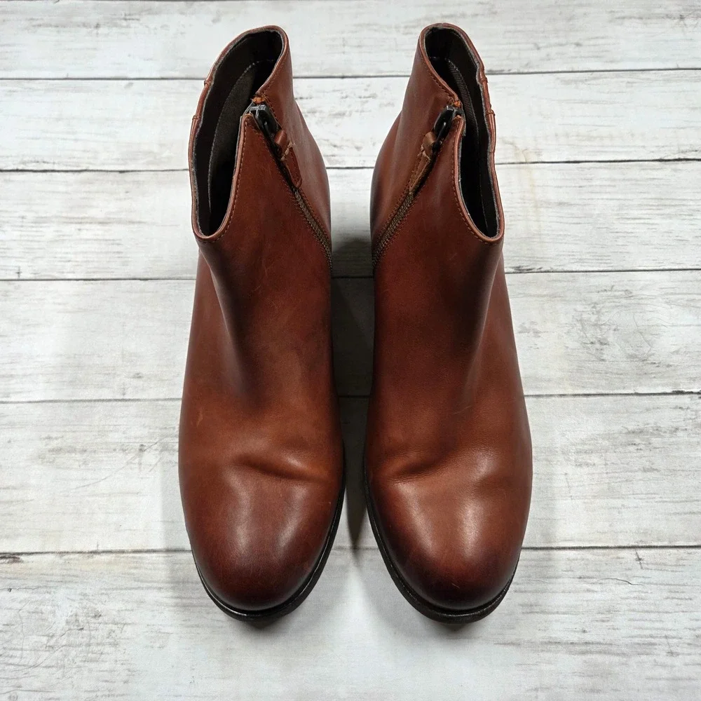 Clarks boots have